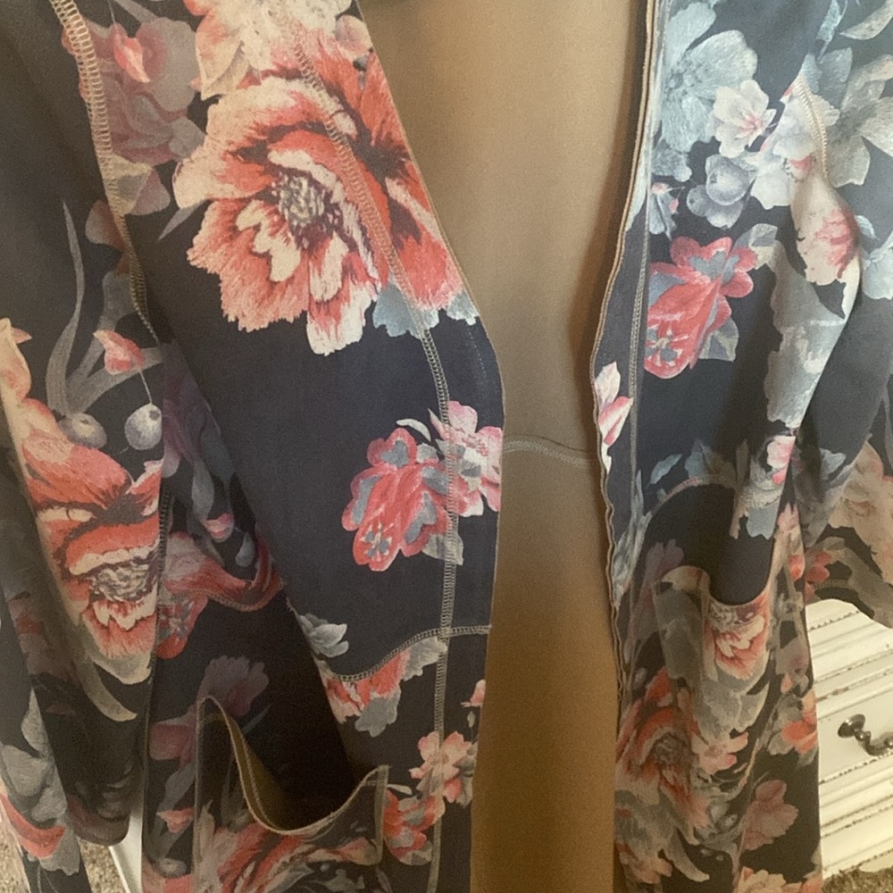 Designer Soft New Jacket Size Medium Bought At An… - image 2